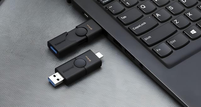 一个都跑不掉！华为600万年薪高管，带13人偷芯片，如今下场解气