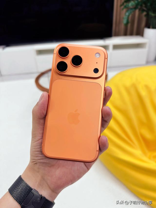 李楠喊话安卓厂商：别碰瓷iPhone 17 Pro Max，你们真的搞不定！