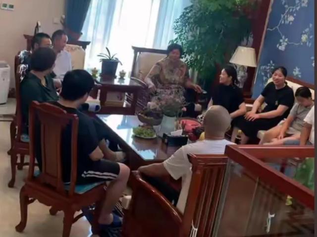 “真正的高手，连风都不惊动。”