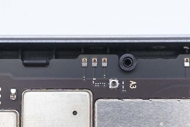 高达1999元售价是怎样的用料做过水准？中兴U60 Pro 5G随身WiFi拆解