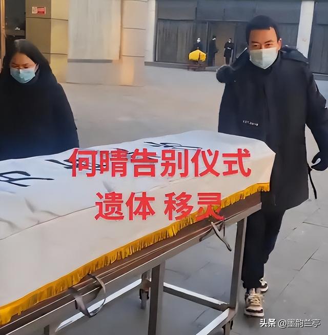 演都不演了！何晴葬礼结束不到24小时，恶心事情发生，还不止一件