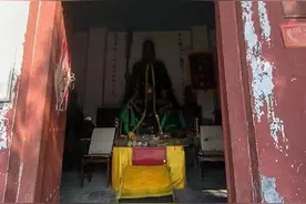 村子拆迁了：屹立在废墟上的长葛秦公庙图片