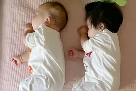 双胞胎，自然怀？还是干工干预？图片