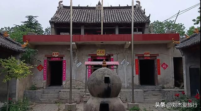 参观新密北宋名将杨业祠，祠内石人军士方阵堪称一绝