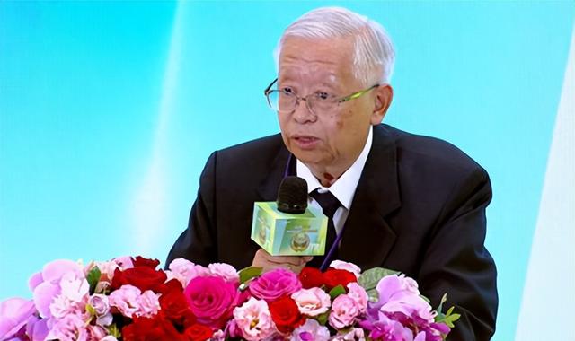 75岁芯片大佬潜逃美国！带核心技术机密，中国半导体经济警报拉响