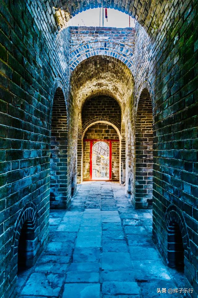 枯寂与荣华，辽宁丹东虎山长城的冬夏对话