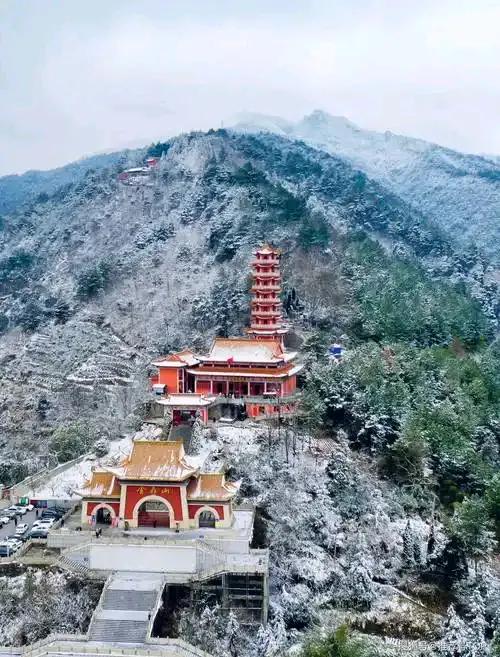 贵州遵义的金鼎山