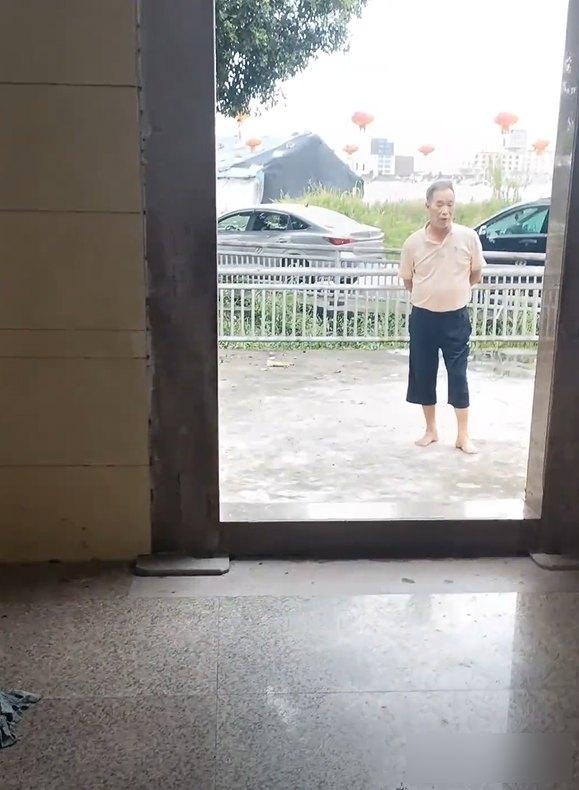 他已经废了！广东一男孩沉迷游戏辍学2年，父亲：已经放弃他了