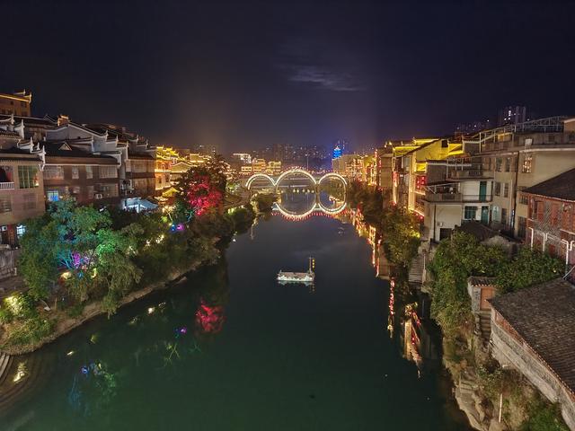 湘西吉首的夜景很美