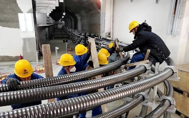 日本教授：看不懂中国，电线杆便宜不用，非要多花钱铺设地下电缆