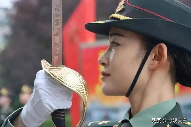 女民兵李思颖阅兵回家后仅半天，又有一个新身份：河北工大研究生