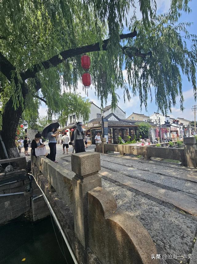 一条路，一条河，一条路，一座城，平江路，姑苏城！