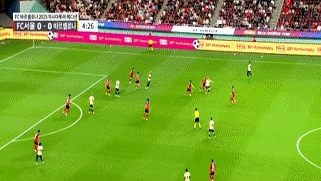 半场-亚马尔双响+被断致丢球莱万建功 巴塞罗那3-2首尔FC