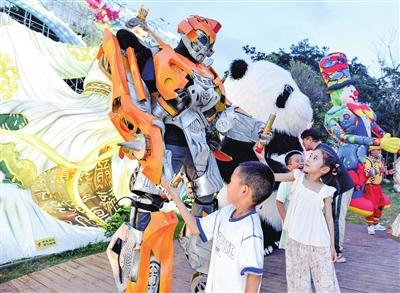 李白吟诗、锦鲤附体、山海记小殿下……青岛这场灯会藏了多少NPC惊喜