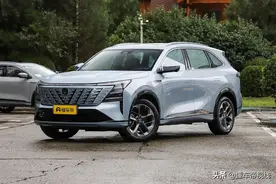 新车 | 12.19万起，长安第四代CS75 PLUS上市，三屏座舱/新蓝鲸1.5T图片
