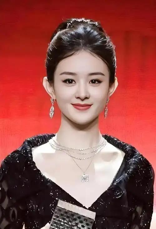 离婚四年，38岁赵丽颖再次官宣喜讯，成为冯绍峰高攀不起的存在！