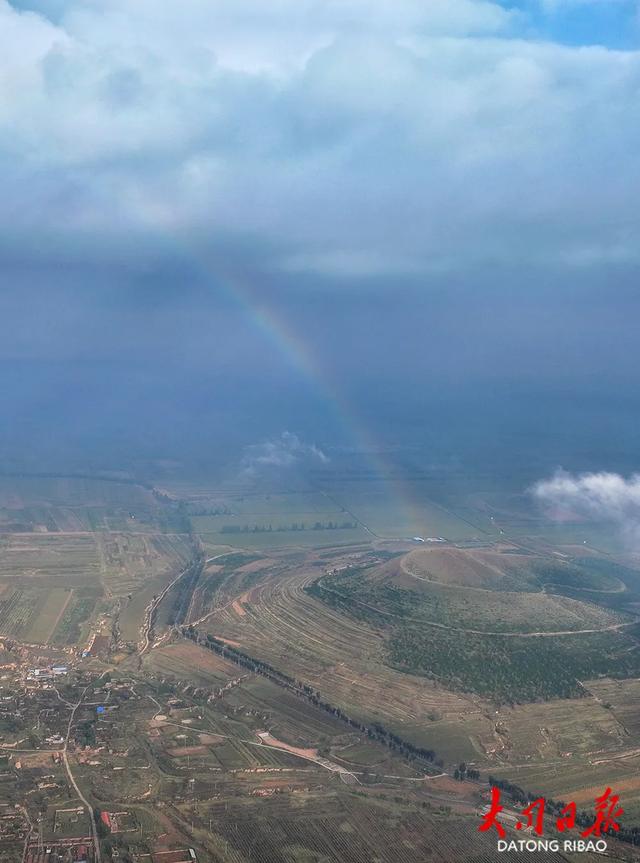 云雾绕山映彩田！一场秋雨为大同火山群“添仙气”