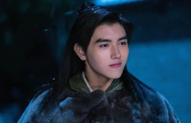 长得太美被导演占为己有，4年后生下大明星儿子	，17岁就成男一号