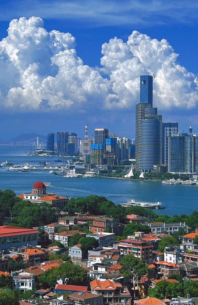 厦门和青岛，两座滨海旅游城市，都是计划单列市，也是副省级城市