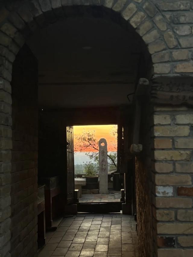 抓住暑期的尾巴，邂逅蓝天白云下的千年瓷韵——铜川陈炉古镇