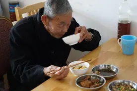 人过60岁，如何养胃？远离5种食物，胃好身体好！活到99岁！图片
