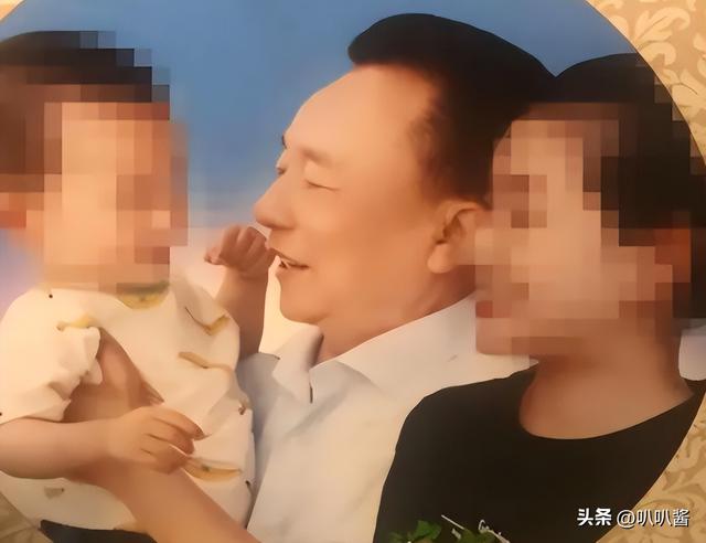 包养10位情妇，睡觉翻牌生下11个私生子，76岁还在拼命生娃！