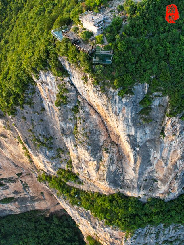 奉节一日游：探秘白帝城，船游瞿塘峡，参观博物馆，登临三峡之巅