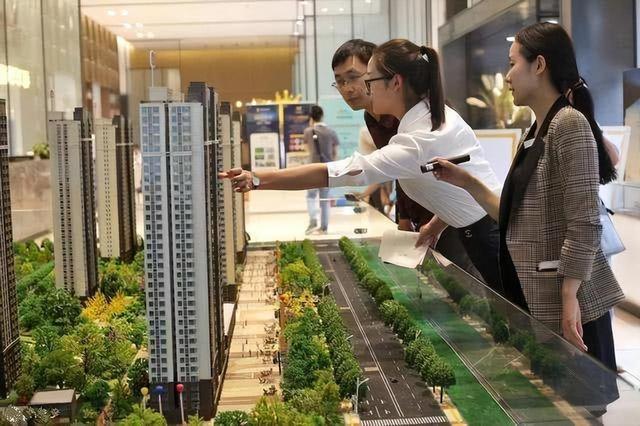 曹德旺预言成真？我国二三十层电梯房，或将面临同一个结局？