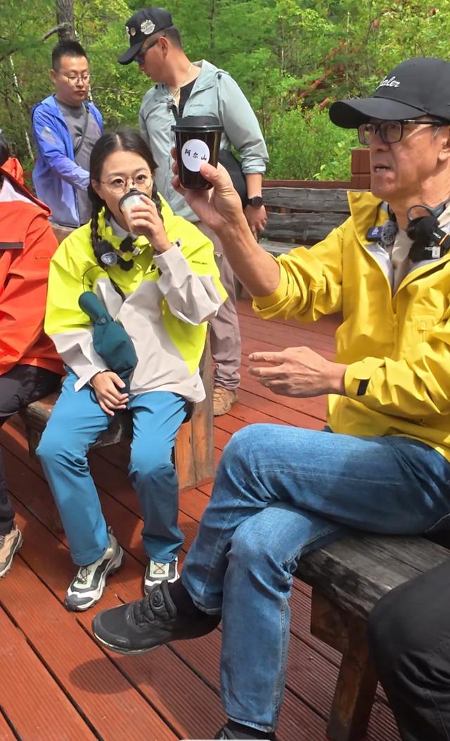 俞敏洪直播探秘“东方小瑞士”和千万网友云端感受阿尔山的美