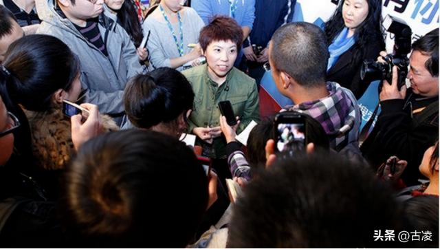 败国家20亿,向洋人下跪,改儿子国籍？"乒坛传奇"邓亚萍用行动破谣