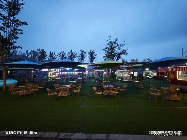 万岁山旺旺季不再?部分场景不足百人,却呈现最美喷泉