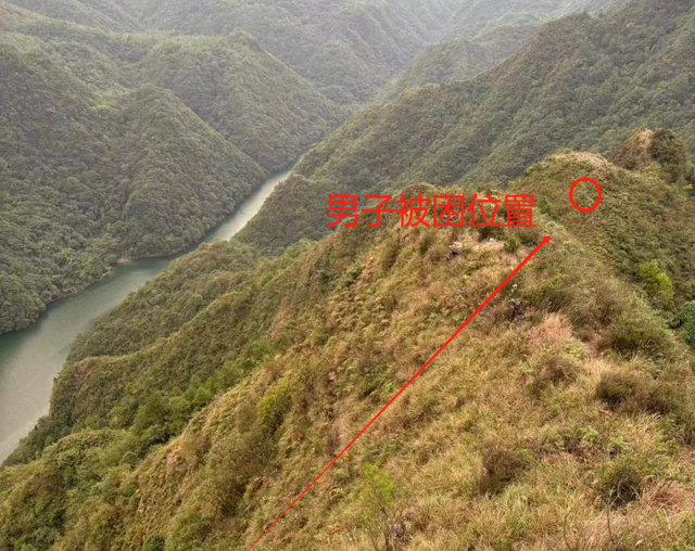 一男子于开阳十万溪瀑布登山被困 消防员开启4小时担架营救