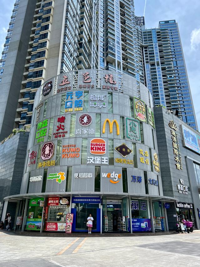 香港香园围口岸过莲塘，深圳的一天