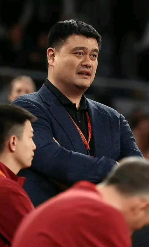 4亿换一个梦，“辞职”篮协主席的姚明，已经走上了另一条路