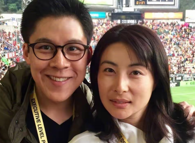 央视对郭晶晶的称呼变了，三字之差释放强烈信号，霍震霆全说对了