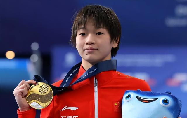 远离造神迷障！全红婵带伤去滑雪，没想到让人担心的事还是出现了