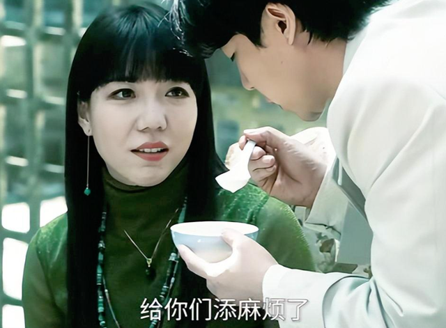 当“整容脸”混进央视缉毒剧，撞上天然脸演员，简直是丑态百出