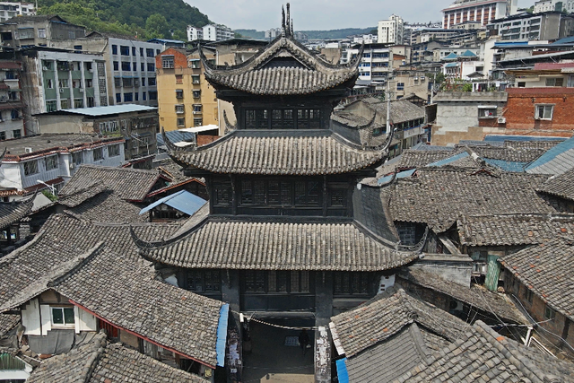 在剑阁，探索古迹与自然的完美之旅
