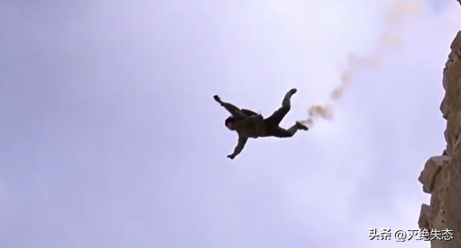 官媒对成龙的称呼变了，三字之差释放强烈信号，王晶那番话没说错