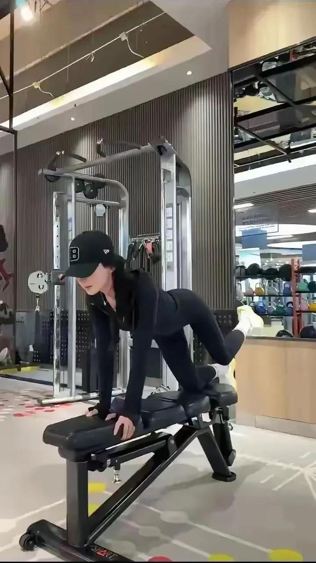 汪峰这辈子真是值了，第四任越来越年轻漂亮