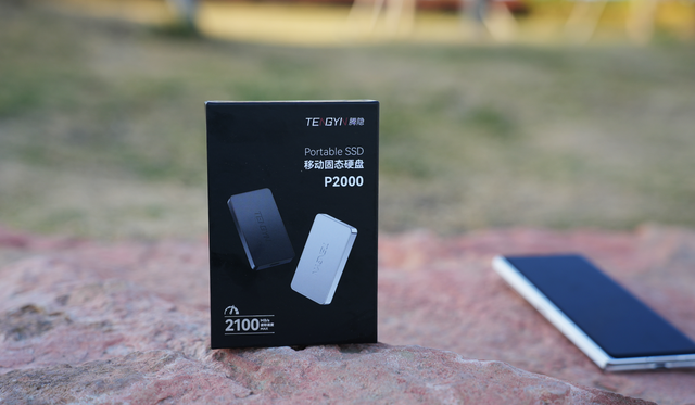 腾隐P2000 PSSD：教你用苹果1/10的价格，扩充IPAD 1TB存储空间