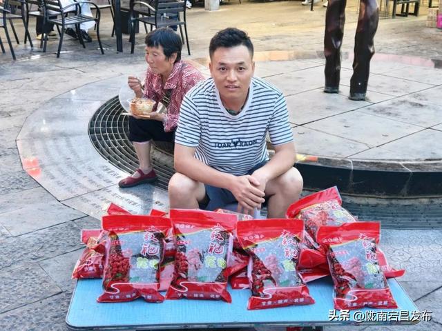 避暑胜地·康养宕昌｜夜逛宕昌：从舌尖到脚尖，游客乐不停