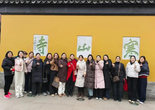 伍佑中学女教师“三八”节浪漫之旅