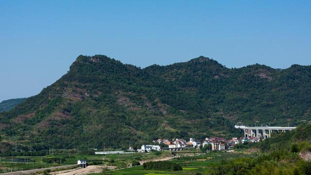 王羲之故居怎么在嵊州？这座小城用古镇、越剧和碳水给出了答案