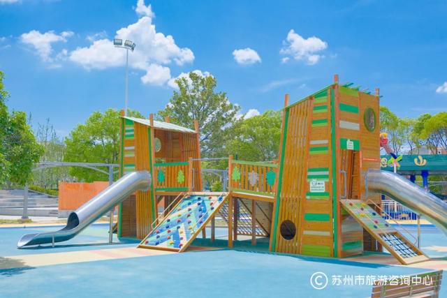 夏日清晨，在桐泾公园邂逅向日葵花海与童话小屋