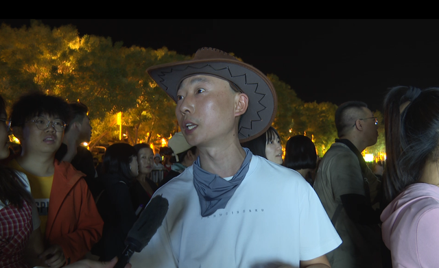 敦煌112辆免费公交夜送万名游客