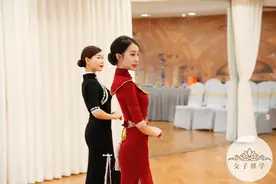 有一种“翘臀”叫骨盆前倾，这些动作帮你矫正！图片