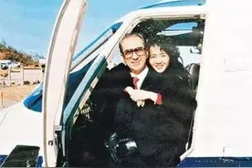 这才是赌王四太梁安琪的真容，本人又美又飒，丝毫不逊色于陈婉珍图片