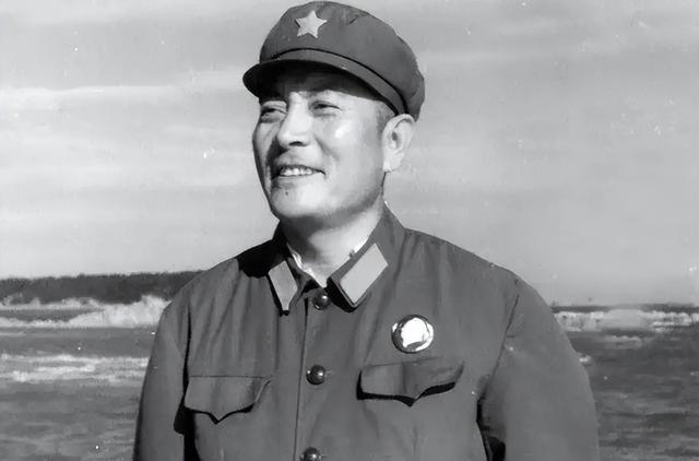 1970年老人去部队看儿子被哨兵拦下，老人：让你们师长跑步来见我