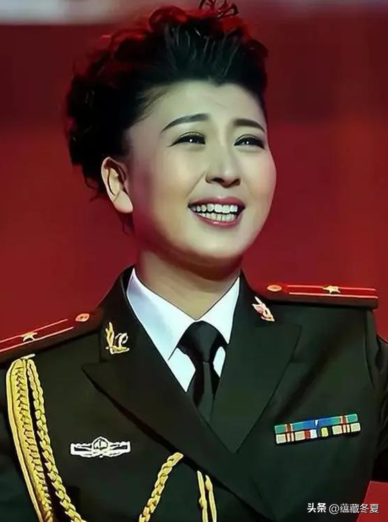 拔萝卜出泥！学历还没查清	，闫学晶再迎噩耗，多位大V锤她恐坐牢